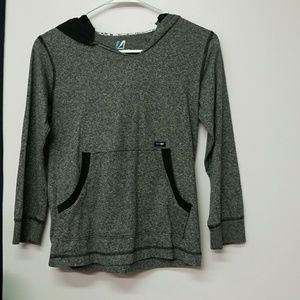 Cute thin hooded shirt